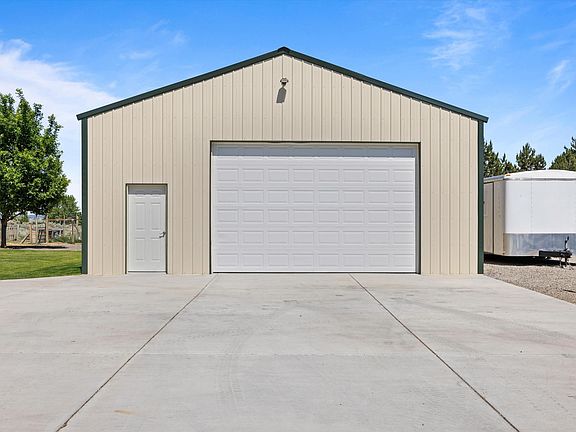 4th image of 3260 E Mount Adams View Dr