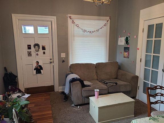 3rd image of 935 Bellevue Pl