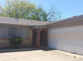 7404 Meadowcrest Dr, Fort Worth, TX 76112