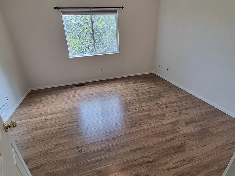 427 Hudson Ct — Photo 22