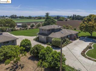 6930 Holsclaw Rd, Gilroy, CA 95020