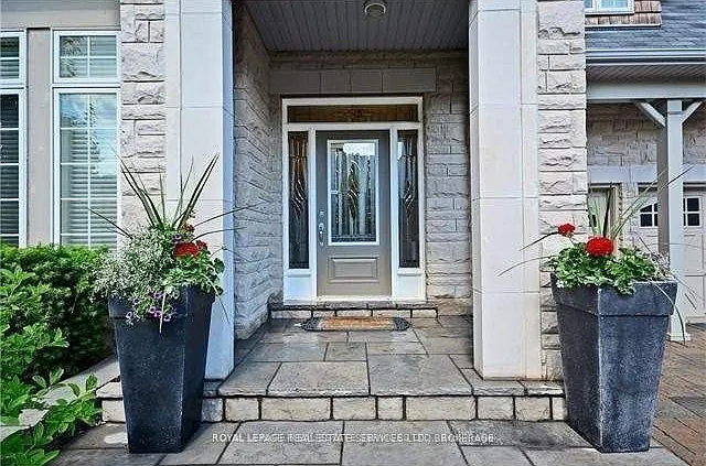 2271 Lyndhurst Dr — Photo 2