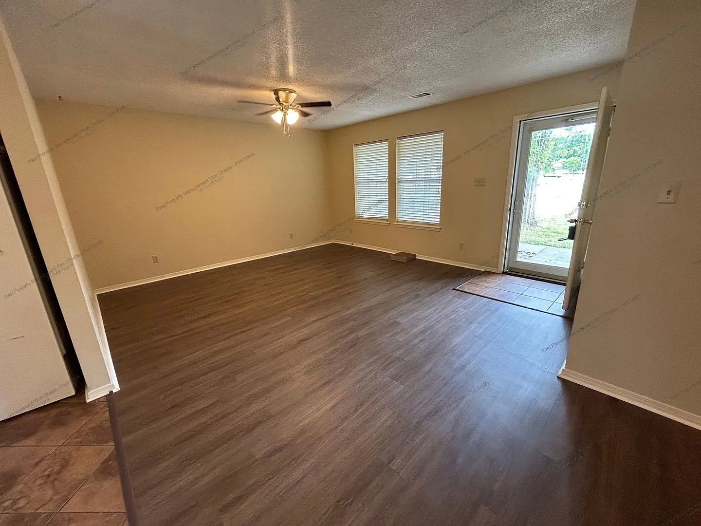3 bed, 2.0 bath, 1141 sqft, $1,250 — Photo 3