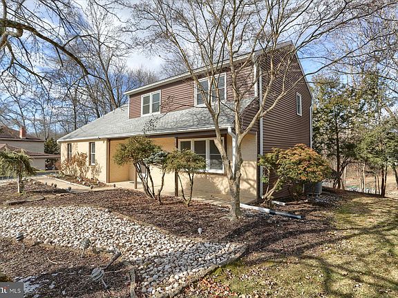 3rd image of 124 Woodridge Dr