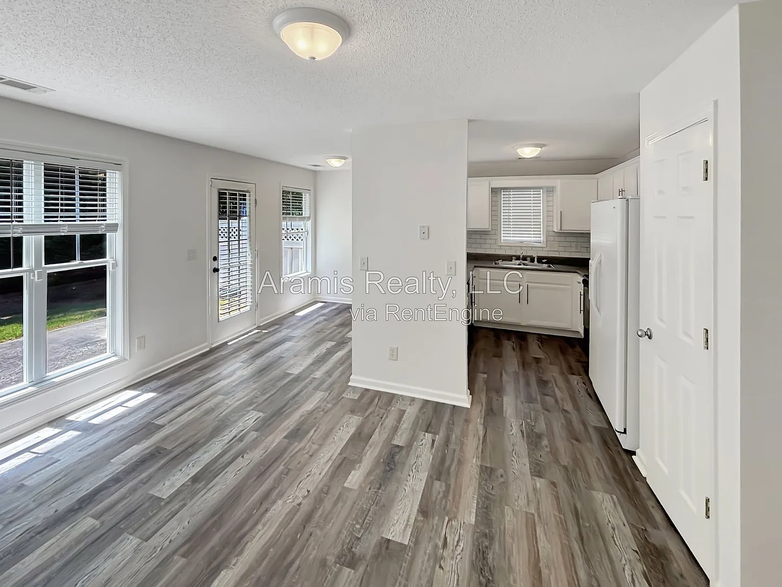 4 bed, 2.0 bath, 1809 sqft, $2,150 — Photo 4