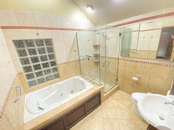 3rd image of 9318 Hollis Court Blvd