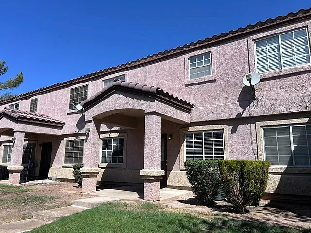 2501 Sierra Luna Avenue #102 - 102 — Photo 4