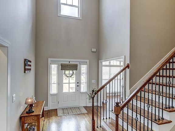 4th image of 1035 Luxborough Dr