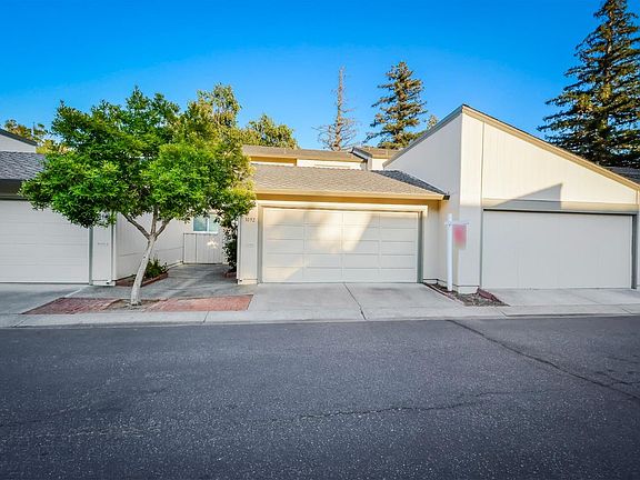2nd image of 1092 Norfolk Dr