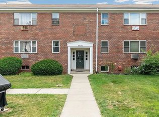 288 Regency Park Dr, Agawam, MA 01001