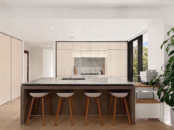 2nd image of 225 14th St #401