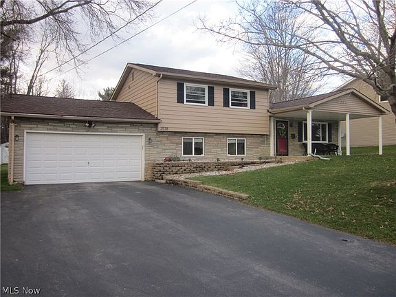 2nd image of 3938 Dunbar St