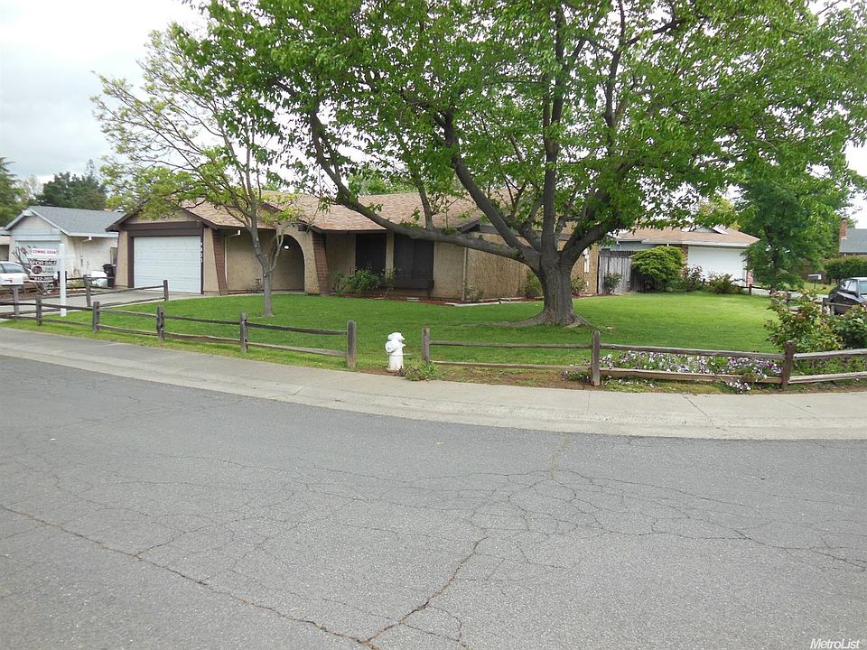 2nd image of 4033 Birchgrove Way