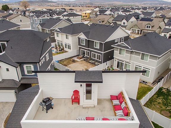 5th image of 152 E Brushy Canyon St