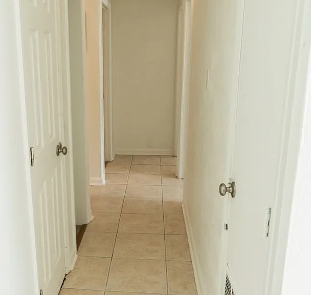406 Essex Dr — Photo 24