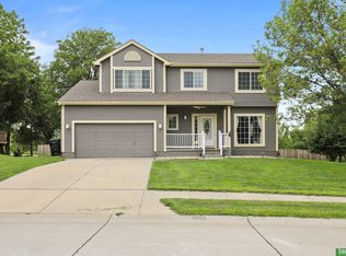 1602 Walnut Creek Dr, Papillion, NE 68046