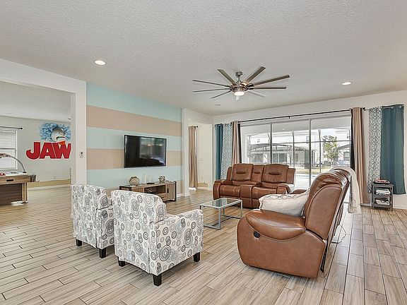 4th image of 3861 Sonoma Blvd