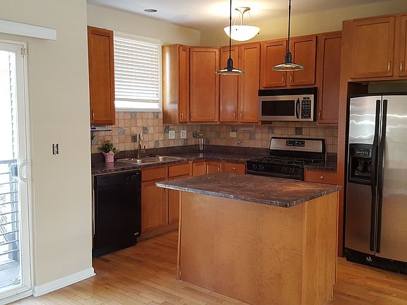 3rd image of 2552 W Bloomingdale Ave
