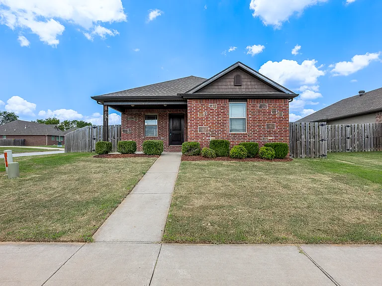 3803 SW Capstone Ave — Photo 1