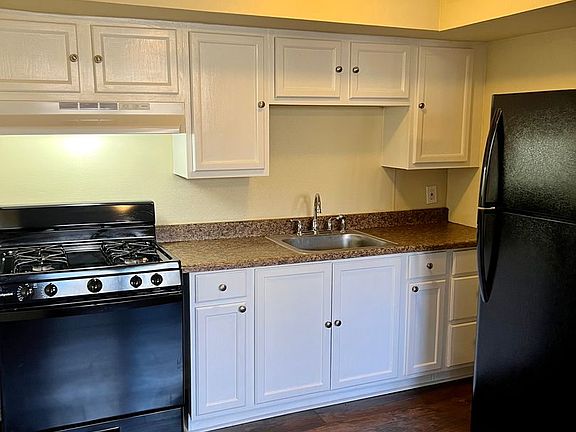2nd image of 2701 Chestnut St #C3