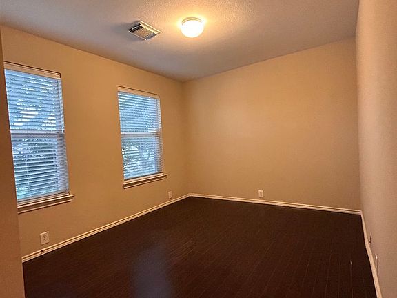 5th image of 15834 Beaufort Blvd
