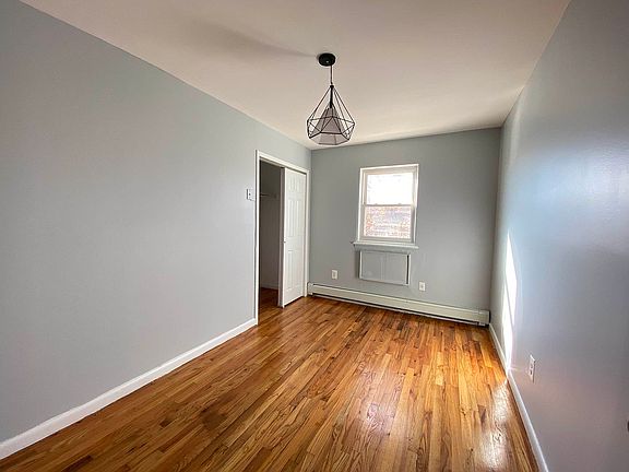 4th image of 2268 Seward Ave #3