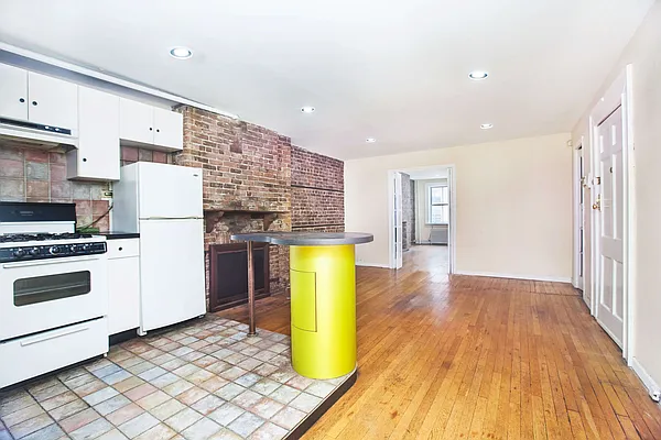 Rented by Arvik Group Real Estate | media 6