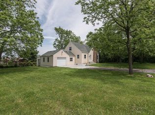 923 McCarthy Rd, Lemont, IL 60439