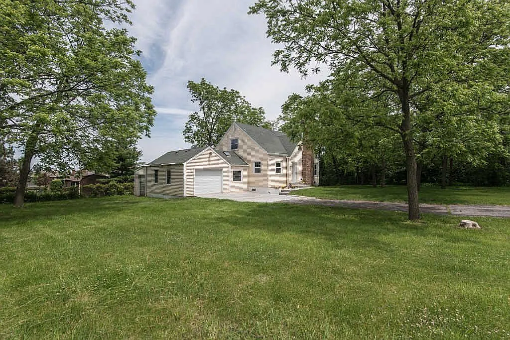 923 McCarthy Rd photo 1