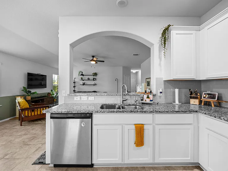 8402 Pleasant Trail Dr — Photo 8