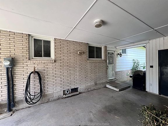 5th image of 2729 Rivard Ave