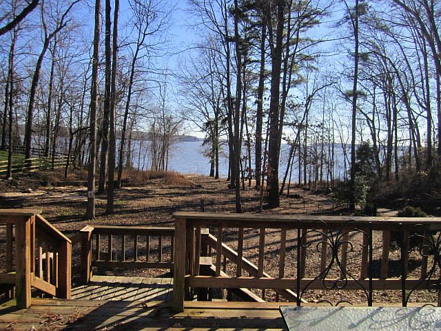 1st image of 215 Gibson Dr