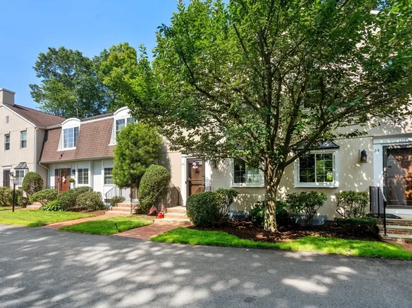 26 Denmark Ln #26, Needham, MA 02492