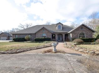 1712 W Riverfork Dr, Nixa, MO 65714