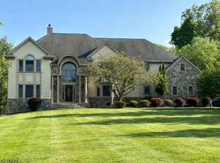 2 Stonehedge Ct, Warren, NJ 07059