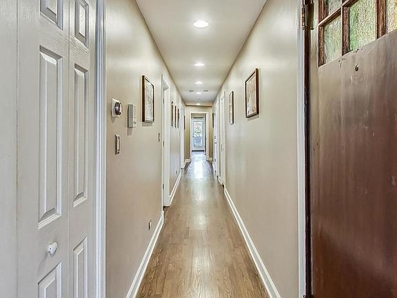 2nd image of 1142 W Morse Ave APT 2W