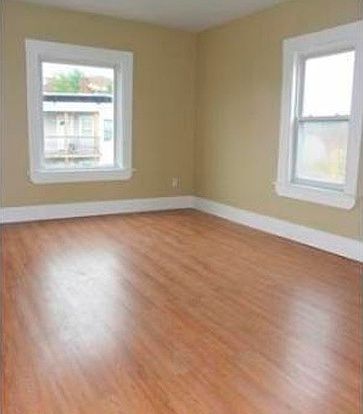 2nd image of 119 Clarendon St #3
