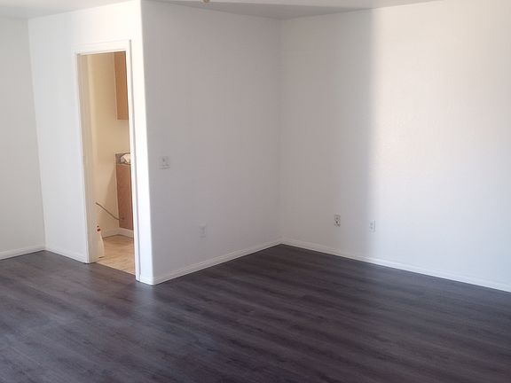 5th image of 10237 Oakwood Ave