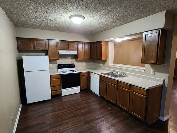 3rd image of 613 Wolftrap Dr