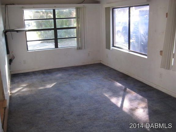 3rd image of 32 Circle Dr