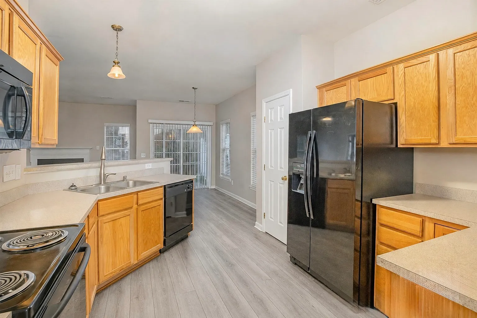 4 bed, 2197 sqft, $2,650 — Photo 4