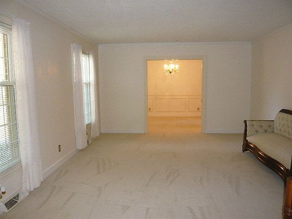5th image of 550 Wells Dr