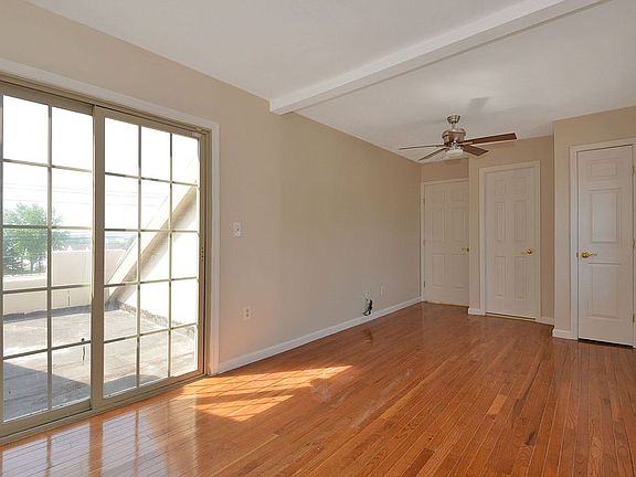 2nd image of 2141 Norton Ave