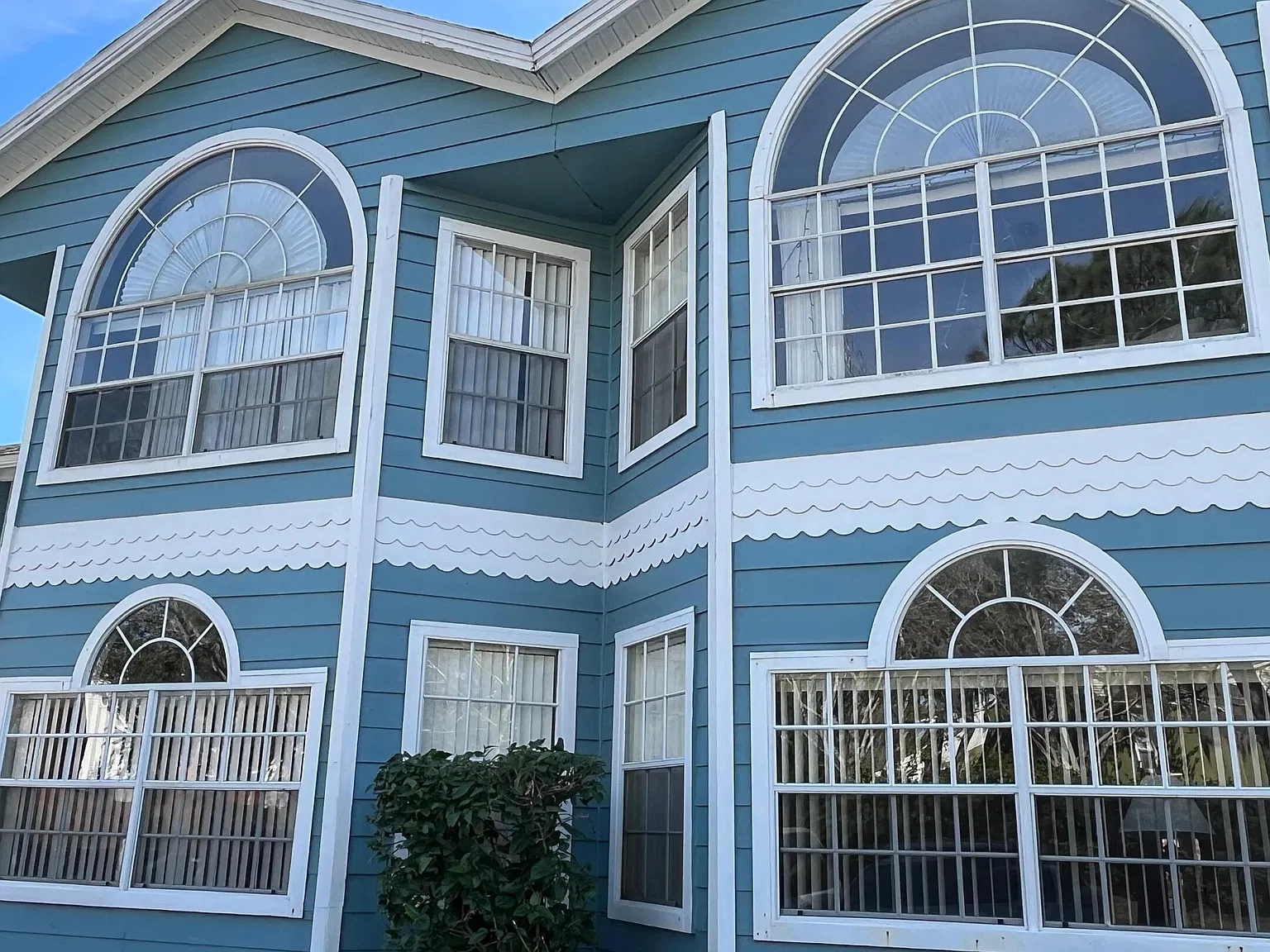 3 bed, 2.0 bath, 1357 sqft, $2,200 — Photo 2