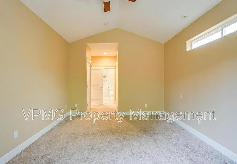 1403 SE 194th Pl — Photo 16