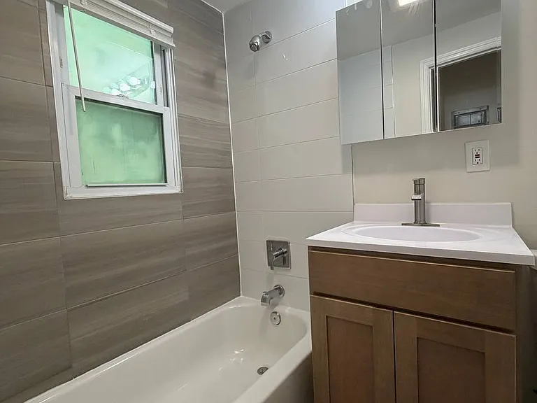 39 Hawthorne Dr #1 — Photo 25