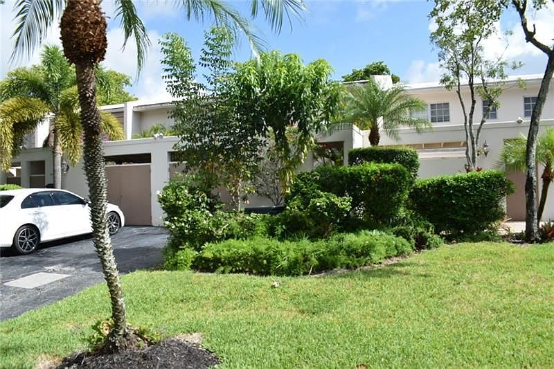 1st image of 3083 N Palm Aire Dr