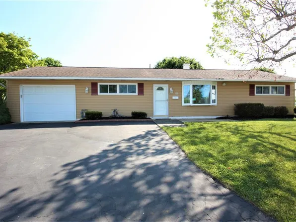 15 Saylor Dr, Coplay, PA 18037