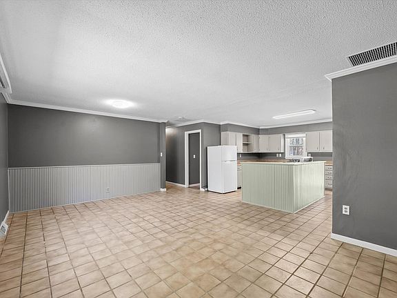 5th image of 3207 E Airport Rd