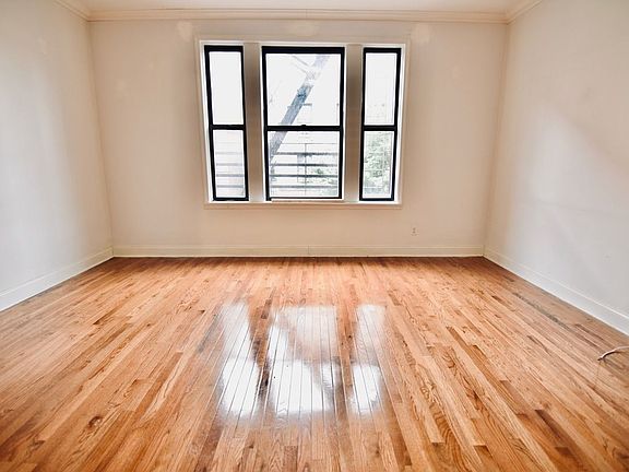 3rd image of 607 W 184th St #2WWF